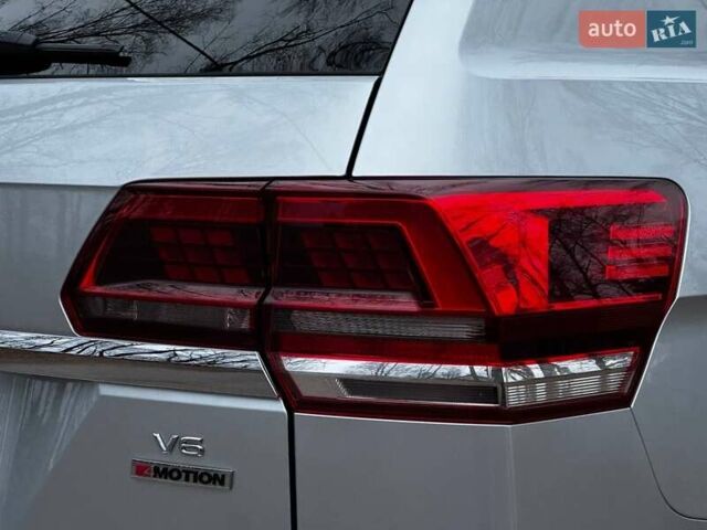 Серый Фольксваген Atlas, объемом двигателя 3.6 л и пробегом 145 тыс. км за 20500 $, фото 19 на Automoto.ua