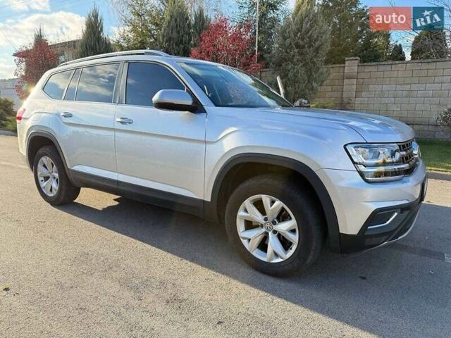 Серый Фольксваген Atlas, объемом двигателя 1.98 л и пробегом 132 тыс. км за 18100 $, фото 3 на Automoto.ua