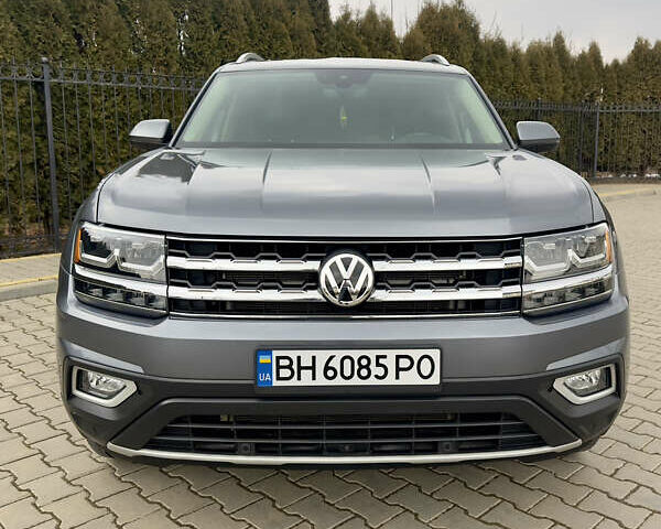 Серый Фольксваген Atlas, объемом двигателя 3.6 л и пробегом 77 тыс. км за 25800 $, фото 1 на Automoto.ua