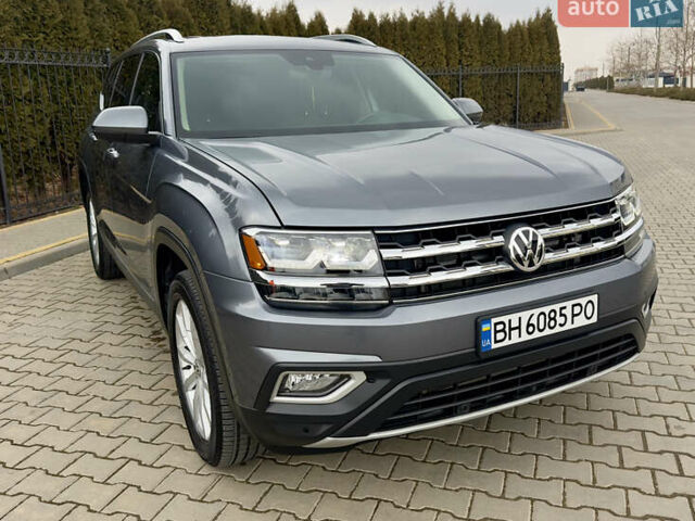 Серый Фольксваген Atlas, объемом двигателя 3.6 л и пробегом 77 тыс. км за 25800 $, фото 2 на Automoto.ua