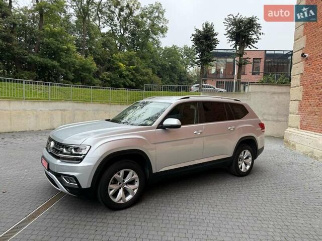 Серый Фольксваген Atlas, объемом двигателя 3.6 л и пробегом 176 тыс. км за 22500 $, фото 8 на Automoto.ua