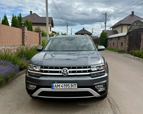 Серый Фольксваген Atlas, объемом двигателя 3.6 л и пробегом 106 тыс. км за 23000 $, фото 3 на Automoto.ua