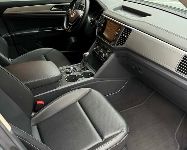 Серый Фольксваген Atlas, объемом двигателя 3.6 л и пробегом 176 тыс. км за 22500 $, фото 11 на Automoto.ua