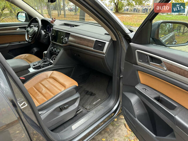 Фольксваген Atlas 2018 в Черкассах на Automoto.ua Серый Фольксваген Atlas, объемом двигателя 3.6 л и пробегом 145 тыс. км за 25700 $, фото 14 на Automoto.ua