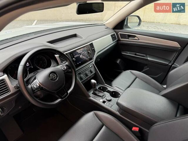 Серый Фольксваген Atlas, объемом двигателя 3.6 л и пробегом 176 тыс. км за 22500 $, фото 9 на Automoto.ua