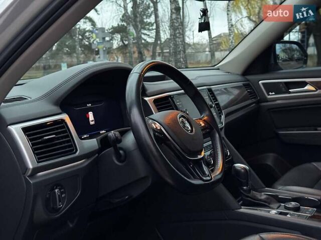 Серый Фольксваген Atlas, объемом двигателя 3.6 л и пробегом 145 тыс. км за 20500 $, фото 44 на Automoto.ua