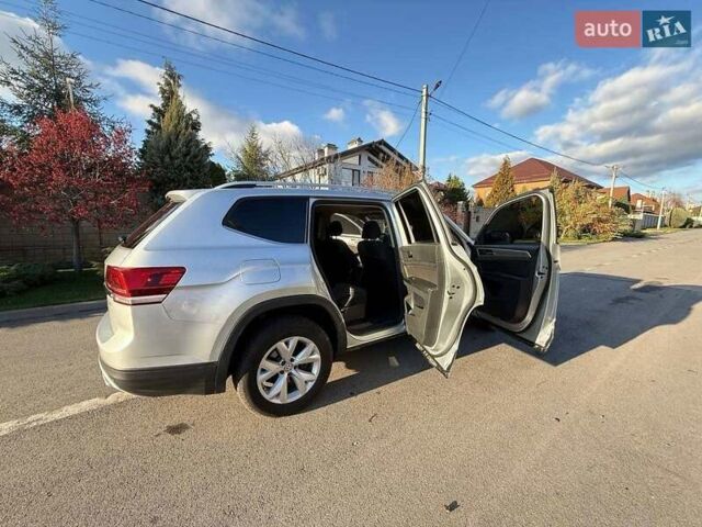 Серый Фольксваген Atlas, объемом двигателя 1.98 л и пробегом 132 тыс. км за 18100 $, фото 7 на Automoto.ua