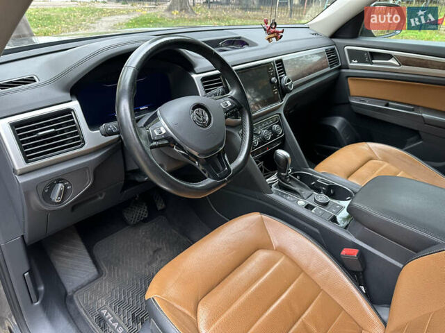 Фольксваген Atlas 2018 в Черкассах на Automoto.ua Серый Фольксваген Atlas, объемом двигателя 3.6 л и пробегом 145 тыс. км за 25700 $, фото 10 на Automoto.ua
