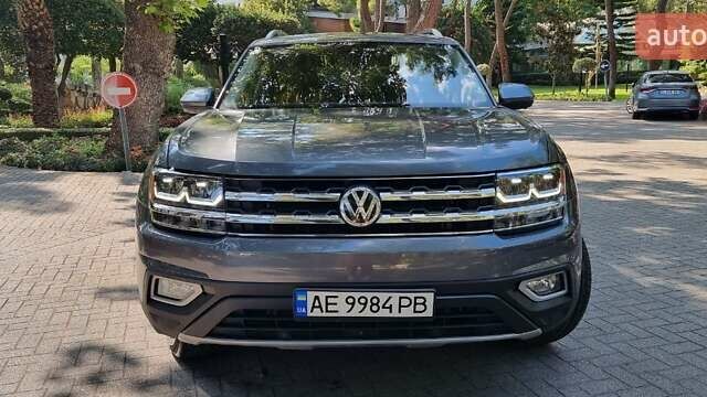 Серый Фольксваген Atlas, объемом двигателя 3.6 л и пробегом 120 тыс. км за 30000 $, фото 10 на Automoto.ua