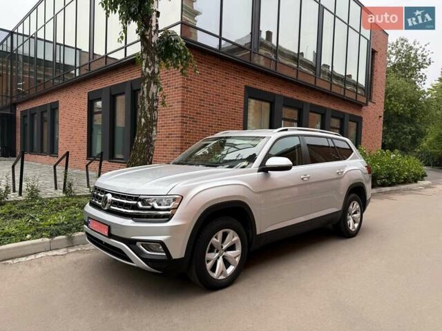 Серый Фольксваген Atlas, объемом двигателя 3.6 л и пробегом 176 тыс. км за 22500 $, фото 4 на Automoto.ua