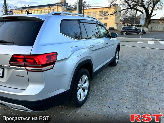 Сірий Фольксваген Atlas, об'ємом двигуна 3.6 л та пробігом 158 тис. км за 24500 $, фото 1 на Automoto.ua