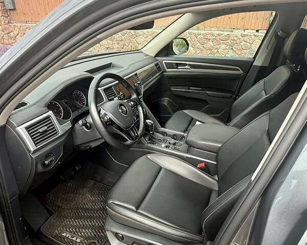 Сірий Фольксваген Atlas, об'ємом двигуна 3.6 л та пробігом 106 тис. км за 23000 $, фото 14 на Automoto.ua