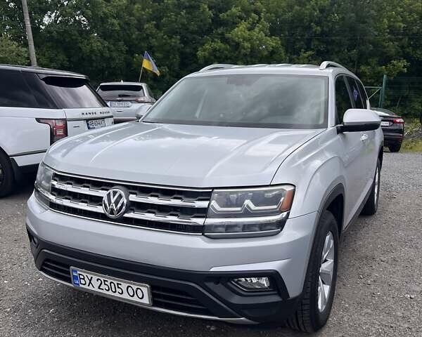 Серый Фольксваген Atlas, объемом двигателя 3.6 л и пробегом 90 тыс. км за 22500 $, фото 3 на Automoto.ua