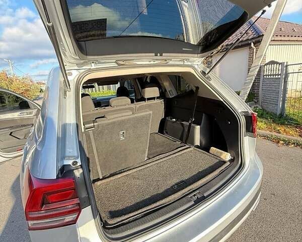 Серый Фольксваген Atlas, объемом двигателя 1.98 л и пробегом 132 тыс. км за 18100 $, фото 11 на Automoto.ua