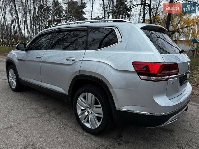 Серый Фольксваген Atlas, объемом двигателя 3.6 л и пробегом 145 тыс. км за 20500 $, фото 28 на Automoto.ua