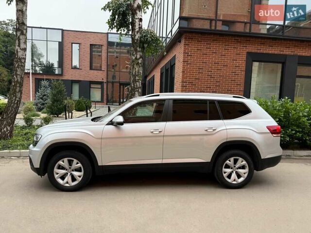 Серый Фольксваген Atlas, объемом двигателя 3.6 л и пробегом 176 тыс. км за 22500 $, фото 3 на Automoto.ua