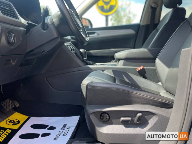 Серый Фольксваген Atlas, объемом двигателя 3.6 л и пробегом 93 тыс. км за 27500 $, фото 7 на Automoto.ua