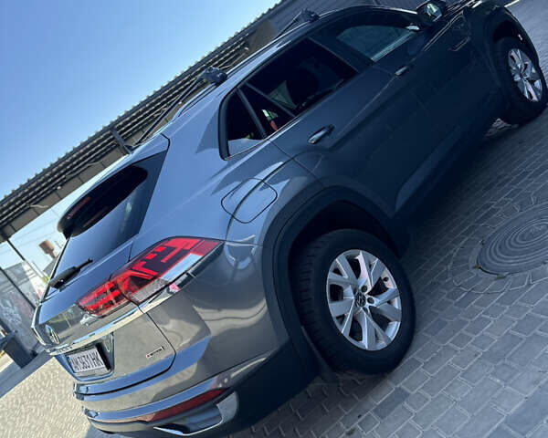 Серый Фольксваген Atlas, объемом двигателя 1.98 л и пробегом 36 тыс. км за 25900 $, фото 4 на Automoto.ua