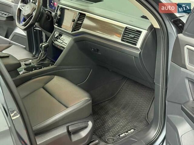 Серый Фольксваген Atlas, объемом двигателя 3.6 л и пробегом 59 тыс. км за 25700 $, фото 26 на Automoto.ua