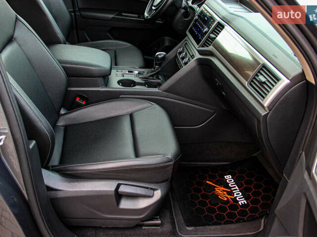 Серый Фольксваген Atlas, объемом двигателя 2 л и пробегом 128 тыс. км за 18500 $, фото 33 на Automoto.ua