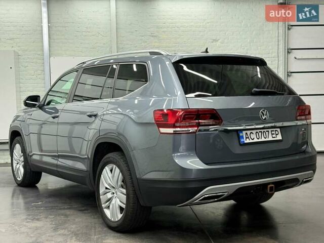 Серый Фольксваген Atlas, объемом двигателя 3.6 л и пробегом 59 тыс. км за 25700 $, фото 4 на Automoto.ua