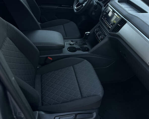 Серый Фольксваген Atlas, объемом двигателя 1.98 л и пробегом 36 тыс. км за 25900 $, фото 13 на Automoto.ua