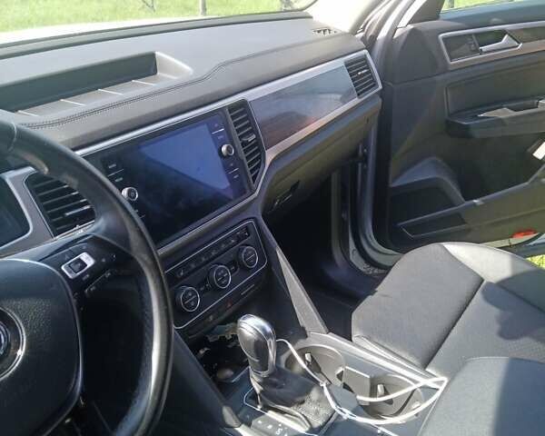 Серый Фольксваген Atlas, объемом двигателя 3.6 л и пробегом 108 тыс. км за 20500 $, фото 10 на Automoto.ua