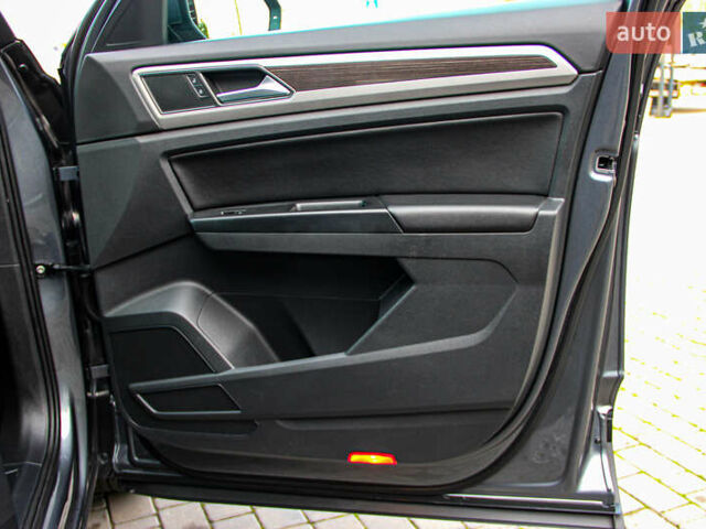 Серый Фольксваген Atlas, объемом двигателя 2 л и пробегом 128 тыс. км за 18500 $, фото 32 на Automoto.ua