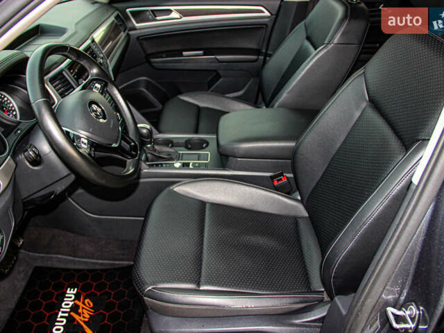 Серый Фольксваген Atlas, объемом двигателя 2 л и пробегом 128 тыс. км за 18500 $, фото 31 на Automoto.ua