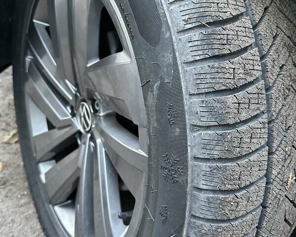 Серый Фольксваген Atlas, объемом двигателя 1.98 л и пробегом 95 тыс. км за 25300 $, фото 3 на Automoto.ua