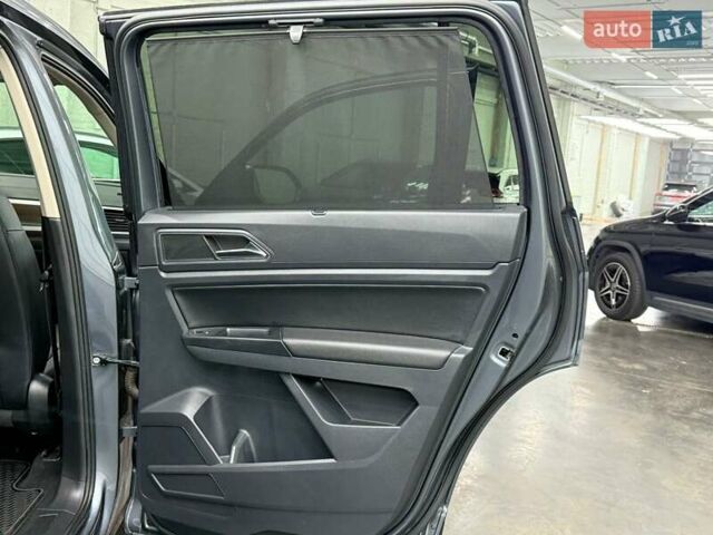 Серый Фольксваген Atlas, объемом двигателя 3.6 л и пробегом 59 тыс. км за 25700 $, фото 34 на Automoto.ua