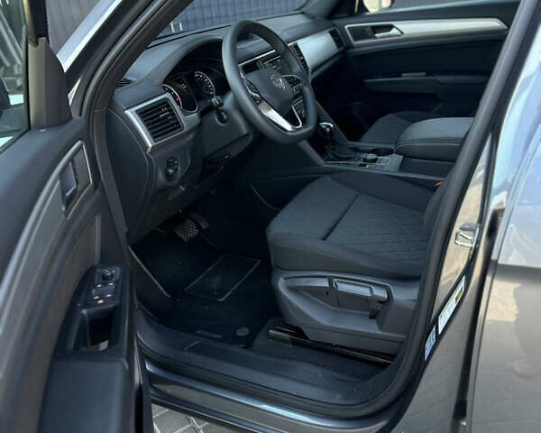 Серый Фольксваген Atlas, объемом двигателя 1.98 л и пробегом 36 тыс. км за 25900 $, фото 9 на Automoto.ua