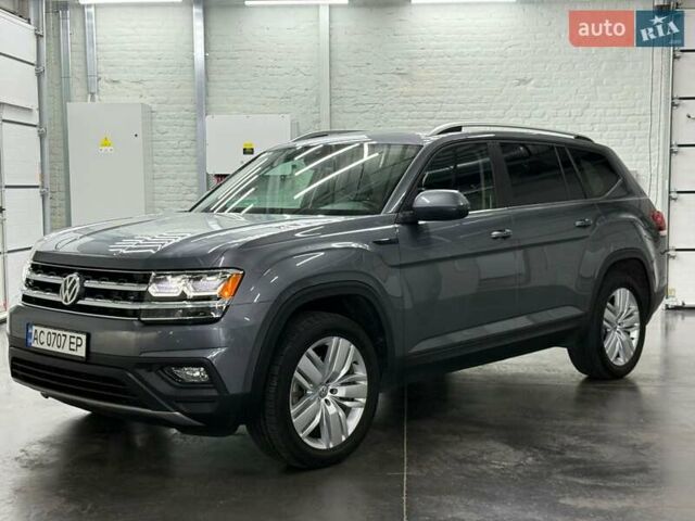Серый Фольксваген Atlas, объемом двигателя 3.6 л и пробегом 59 тыс. км за 25700 $, фото 3 на Automoto.ua
