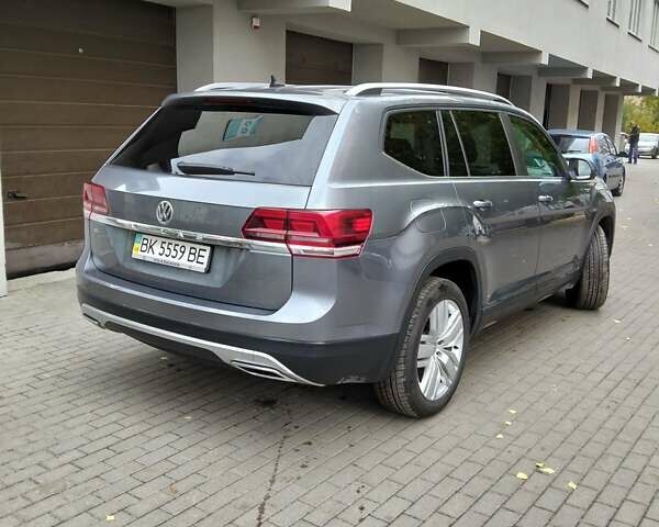 Серый Фольксваген Atlas, объемом двигателя 2 л и пробегом 87 тыс. км за 21400 $, фото 6 на Automoto.ua