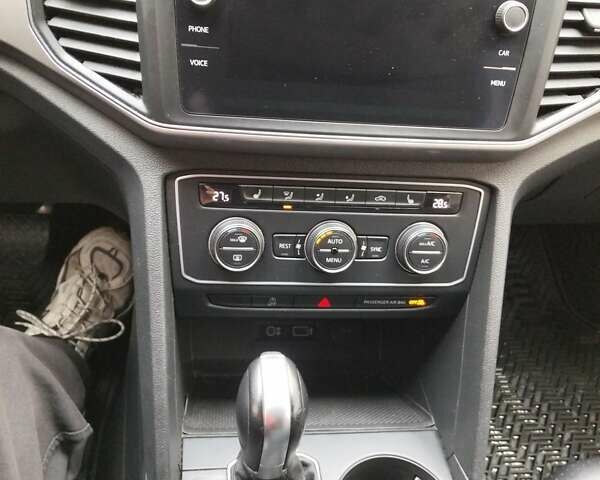 Серый Фольксваген Atlas, объемом двигателя 2 л и пробегом 87 тыс. км за 21400 $, фото 3 на Automoto.ua