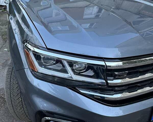 Серый Фольксваген Atlas, объемом двигателя 1.98 л и пробегом 95 тыс. км за 25300 $, фото 4 на Automoto.ua