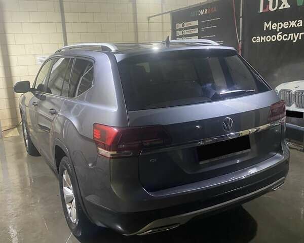 Серый Фольксваген Atlas, объемом двигателя 3.6 л и пробегом 98 тыс. км за 20500 $, фото 4 на Automoto.ua
