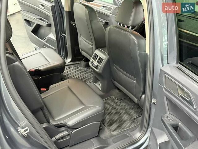 Серый Фольксваген Atlas, объемом двигателя 3.6 л и пробегом 59 тыс. км за 25700 $, фото 36 на Automoto.ua