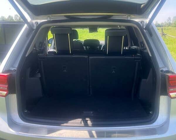 Серый Фольксваген Atlas, объемом двигателя 3.6 л и пробегом 108 тыс. км за 20500 $, фото 6 на Automoto.ua