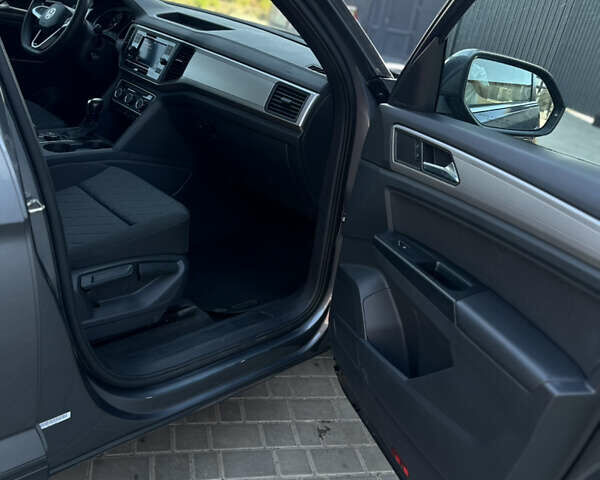 Серый Фольксваген Atlas, объемом двигателя 1.98 л и пробегом 36 тыс. км за 25900 $, фото 21 на Automoto.ua