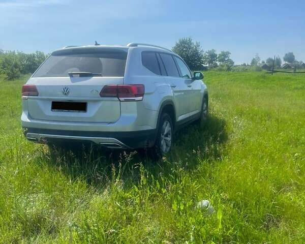 Серый Фольксваген Atlas, объемом двигателя 3.6 л и пробегом 108 тыс. км за 20500 $, фото 4 на Automoto.ua