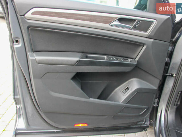 Серый Фольксваген Atlas, объемом двигателя 2 л и пробегом 128 тыс. км за 18500 $, фото 30 на Automoto.ua