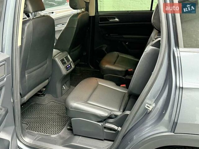 Серый Фольксваген Atlas, объемом двигателя 3.6 л и пробегом 59 тыс. км за 25700 $, фото 31 на Automoto.ua