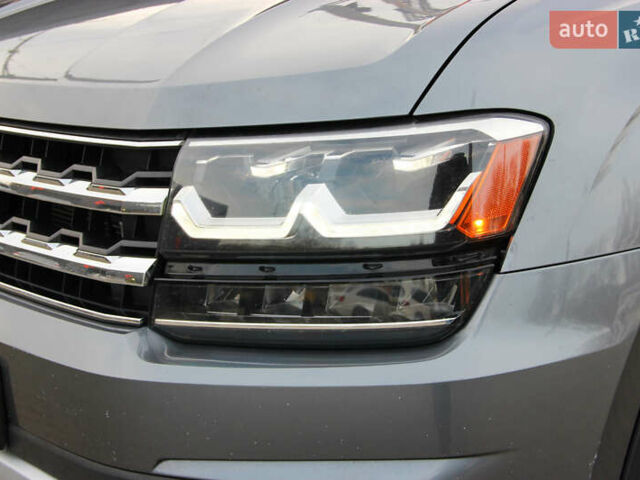 Серый Фольксваген Atlas, объемом двигателя 2 л и пробегом 128 тыс. км за 18500 $, фото 6 на Automoto.ua