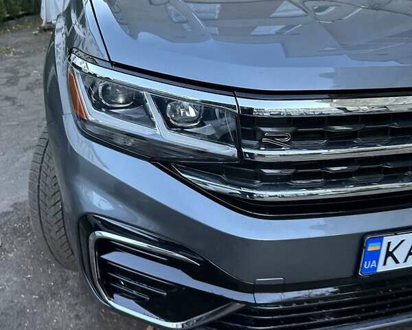 Серый Фольксваген Atlas, объемом двигателя 1.98 л и пробегом 95 тыс. км за 25300 $, фото 2 на Automoto.ua