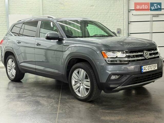 Серый Фольксваген Atlas, объемом двигателя 3.6 л и пробегом 59 тыс. км за 25700 $, фото 2 на Automoto.ua