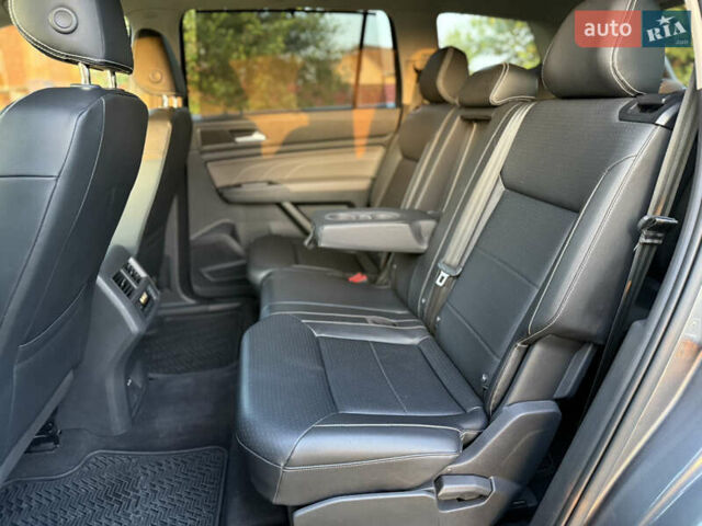 Сірий Фольксваген Atlas, об'ємом двигуна 3.6 л та пробігом 101 тис. км за 25900 $, фото 35 на Automoto.ua