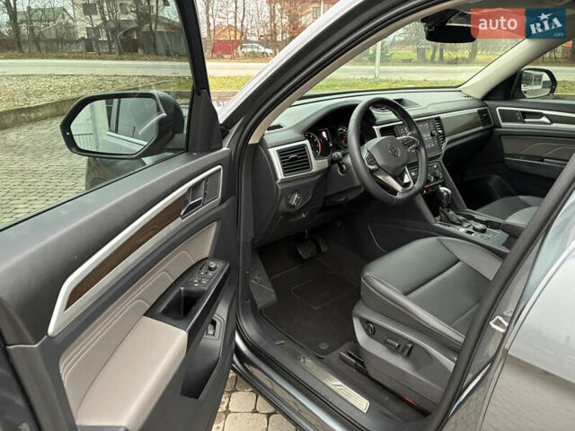 Сірий Фольксваген Atlas, об'ємом двигуна 3.6 л та пробігом 104 тис. км за 23300 $, фото 10 на Automoto.ua
