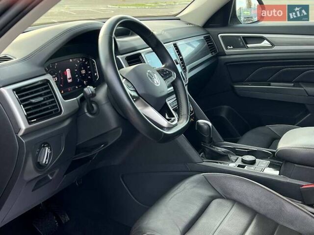 Сірий Фольксваген Atlas, об'ємом двигуна 3.6 л та пробігом 142 тис. км за 32999 $, фото 10 на Automoto.ua