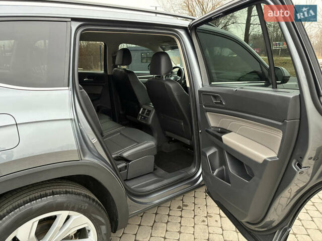 Сірий Фольксваген Atlas, об'ємом двигуна 3.6 л та пробігом 104 тис. км за 23300 $, фото 14 на Automoto.ua